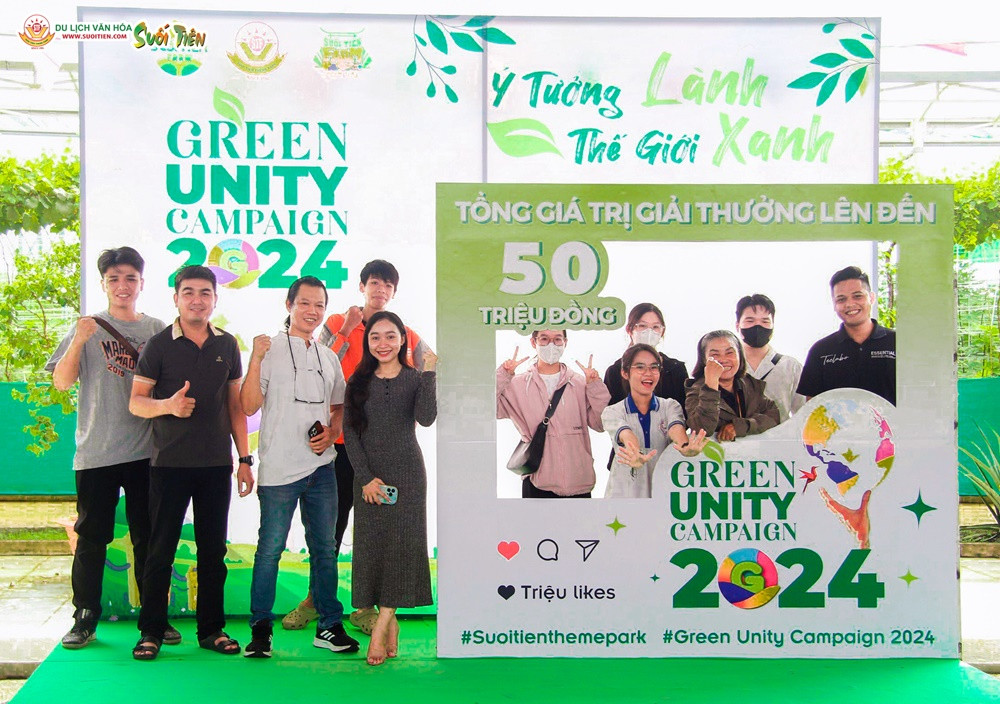 Các thí sinh tham gia hào hứng chờ đến Lễ trao giải Hội thi Green Unity Campaign vào ngày 9/6/2024.