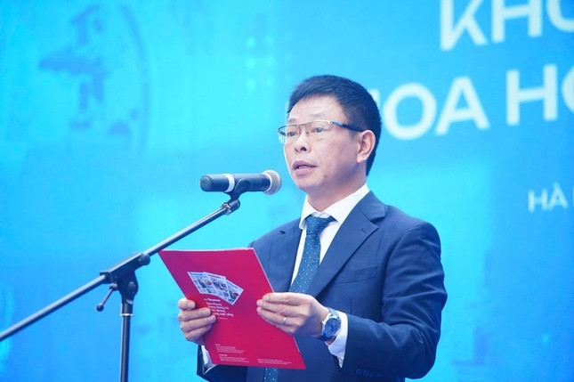 Nhà báo Phùng Công Sưởng - Tổng Biên tập báo Tiền Phong phát biểu khai mạc ngày hội. Nhà báo Phùng Công Sưởng - Tổng Biên tập báo Tiền Phong phát biểu khai mạc ngày hội.