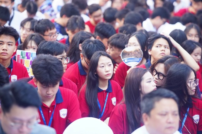 Hơn 5000 bạn trẻ đến với Ngày hội tuyển sinh khối các ngành Khoa học và Công nghệ. Hơn 5000 bạn trẻ đến với Ngày hội tuyển sinh khối các ngành Khoa học và Công nghệ.