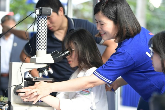 Rất nhiều hoạt động sôi nổi đang diễn ra tại ngày hội. Rất nhiều hoạt động sôi nổi đang diễn ra tại ngày hội.