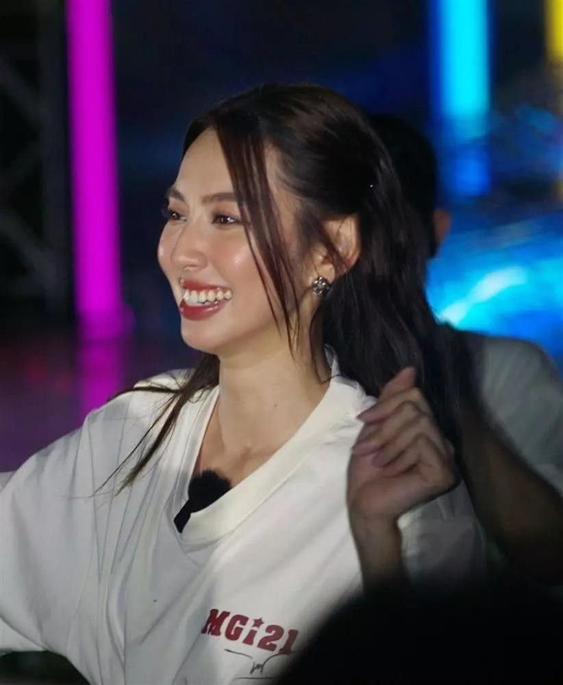 Hoa hậu Thùy Tiên luôn tràn đầy sức sống trong các hoạt động.