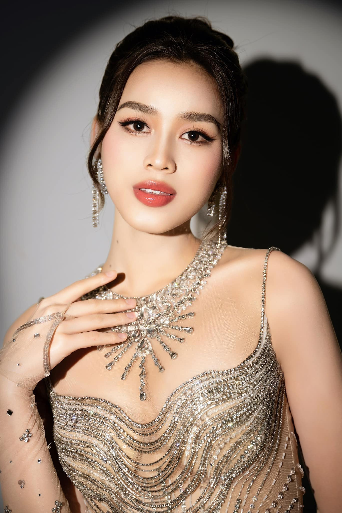 Tân Hoa hậu Sheynnis Palacios còn theo dõi Hoa hậu Việt Nam 2020 Đỗ Thị Hà.