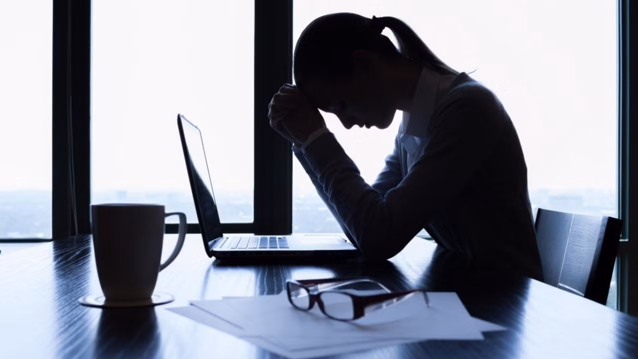 Các tập đoàn lớn sa thải hàng chục nghìn nhân viên. Các tập đoàn lớn sa thải hàng chục nghìn nhân viên.