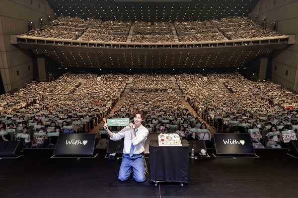 Fanmeeting của Lee Jong Suk luôn đông kín người hâm mộ Fanmeeting của Lee Jong Suk luôn đông kín người hâm mộ