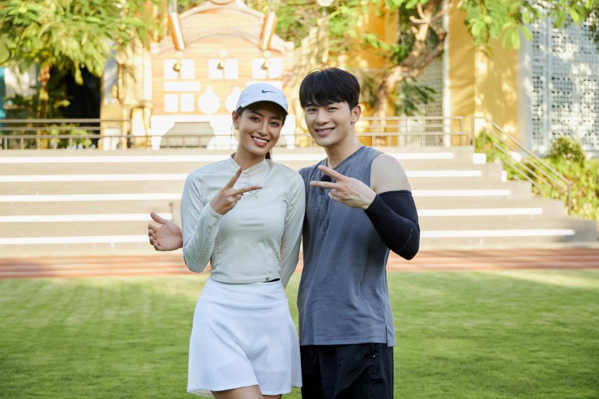 Bùi Khánh Linh và Minuk cực ngọt ngào trong show Đảo Thiên Đường. Bùi Khánh Linh và Minuk cực ngọt ngào trong show Đảo Thiên Đường.