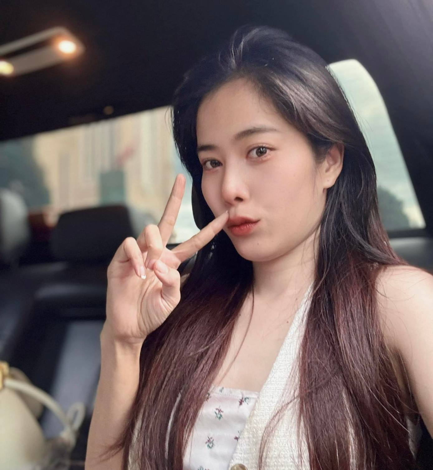 Cô khoe ngay ảnh mới xinh tươi. Cô khoe ngay ảnh mới xinh tươi.