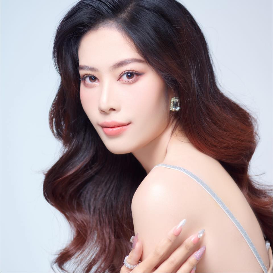 Cô khoe ngay ảnh mới xinh tươi. Cô khoe ngay ảnh mới xinh tươi.