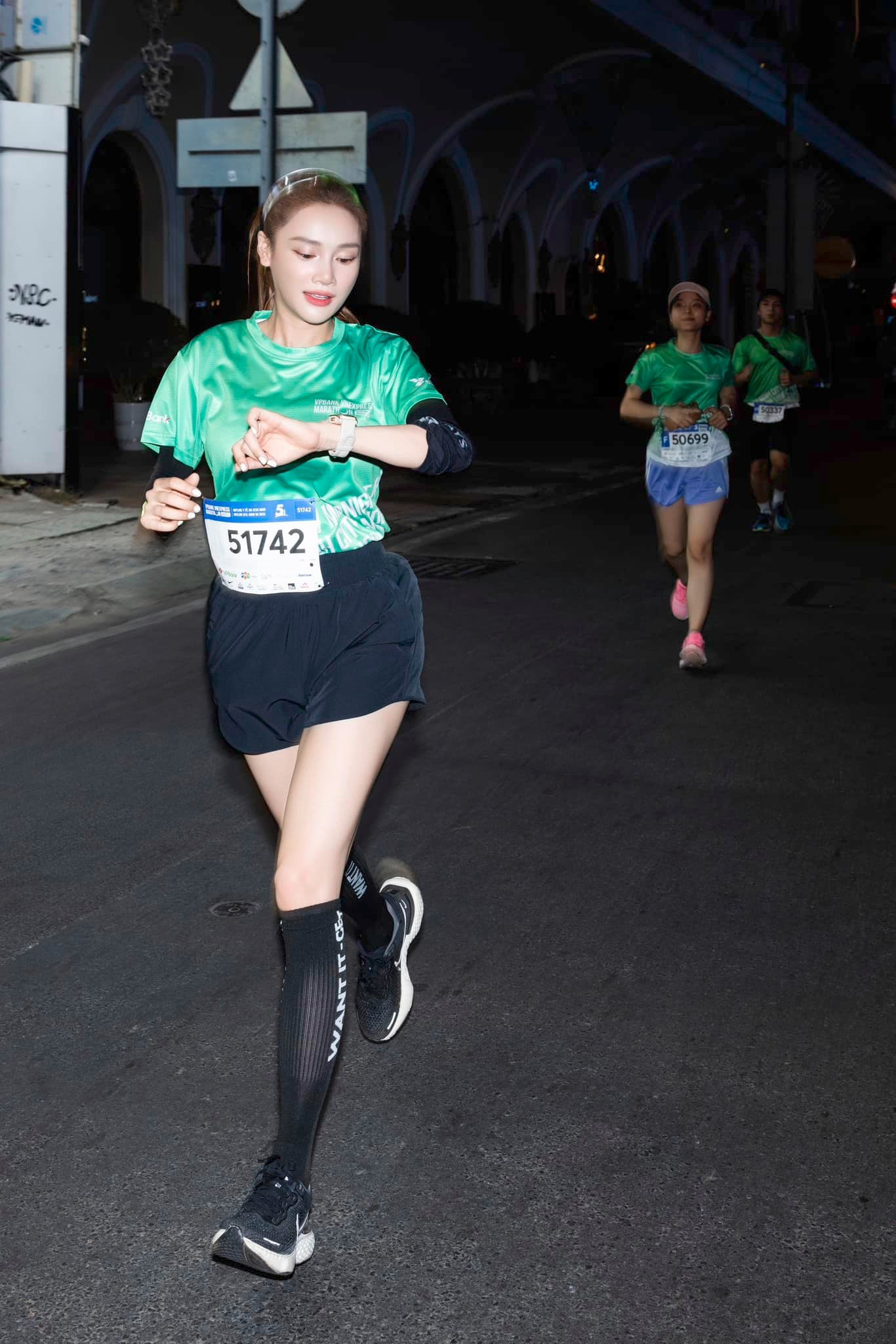 Nhã Phương tập nhiều môn thể thao khác nhau nhằm sớm lấy lại vóc dáng.