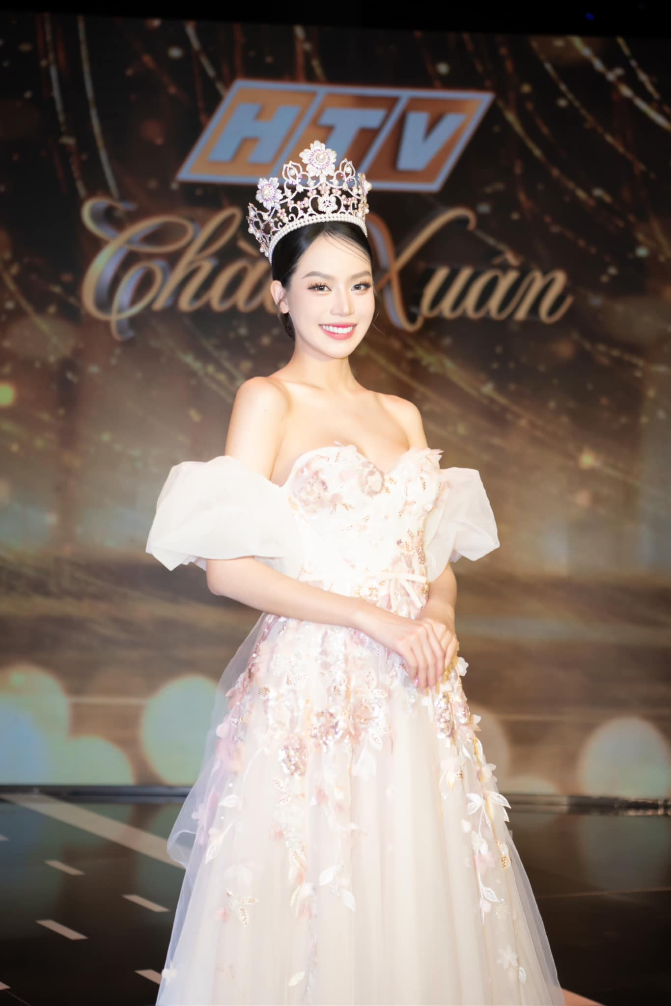 Nhưng sau đó, nam ca sĩ đã hủy theo dõi nàng hậu Nhưng sau đó, nam ca sĩ đã hủy theo dõi nàng hậu