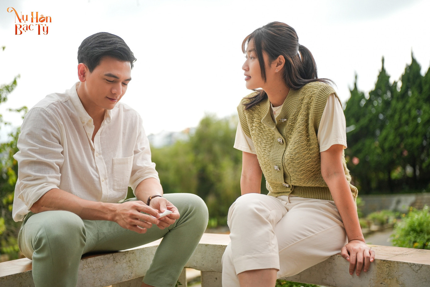 Doanh thu của hai phim Tết đang có xu hướng đảo chiều.