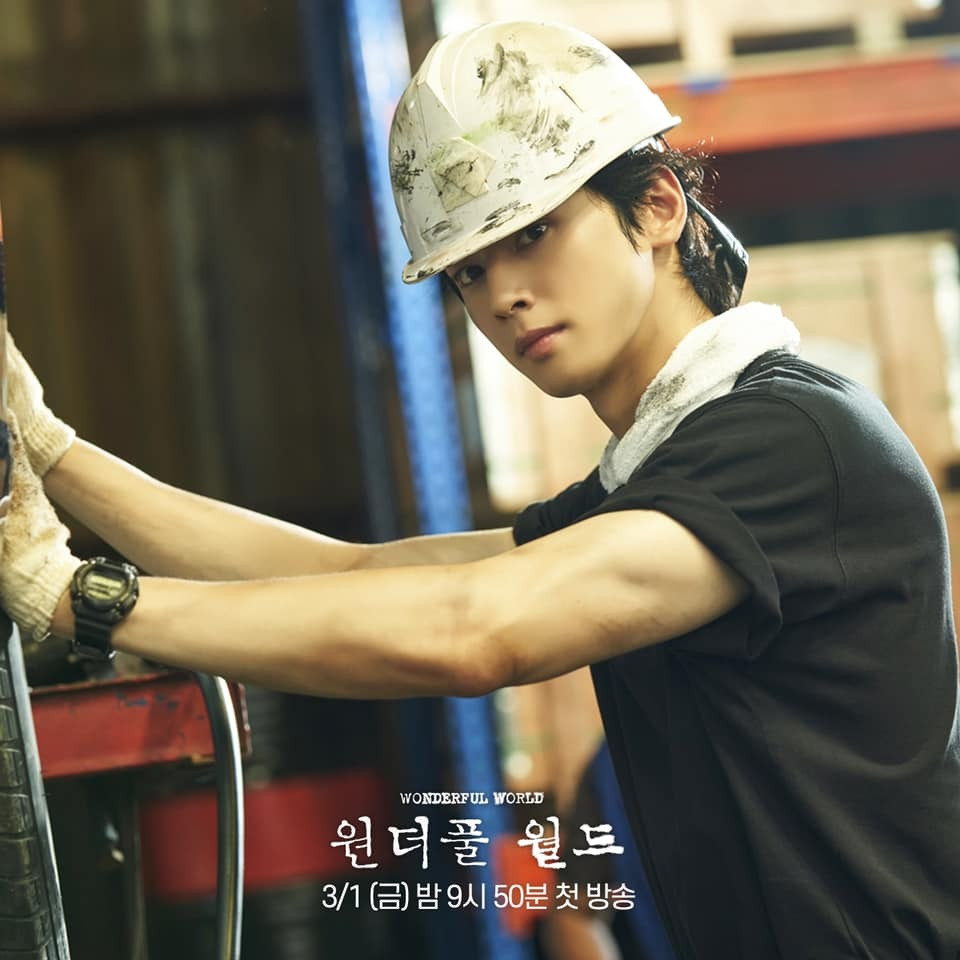 Đóng vai công nhân nhưng Cha Eun Woo vẫn rất đẹp trai. Đóng vai công nhân nhưng Cha Eun Woo vẫn rất đẹp trai.
