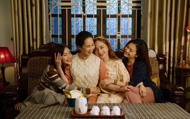 Ba nàng dâu sống chung một nhà tất nhiên sẽ có nhiều rắc rối. Ba nàng dâu sống chung một nhà tất nhiên sẽ có nhiều rắc rối.