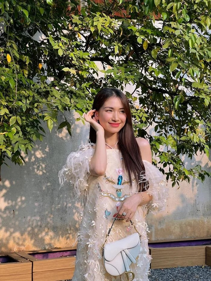 Nữ ca sĩ chỉ khoe ảnh mới sau tin đồn ồn ào thay vì lên tiếng như mọi lần. Nữ ca sĩ chỉ khoe ảnh mới sau tin đồn ồn ào thay vì lên tiếng như mọi lần.