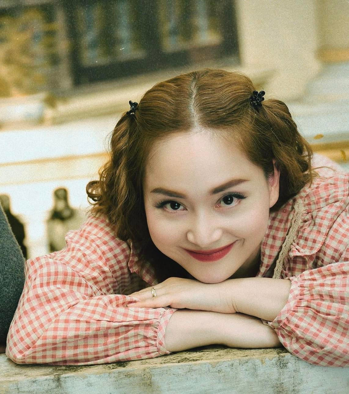 Khán giả lo lắng khi Lan Phương bị thương nhưng vẫn quay phim. Khán giả lo lắng khi Lan Phương bị thương nhưng vẫn quay phim.