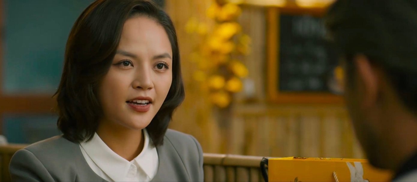 Thu Quỳnh phải cố làm mình già đi.