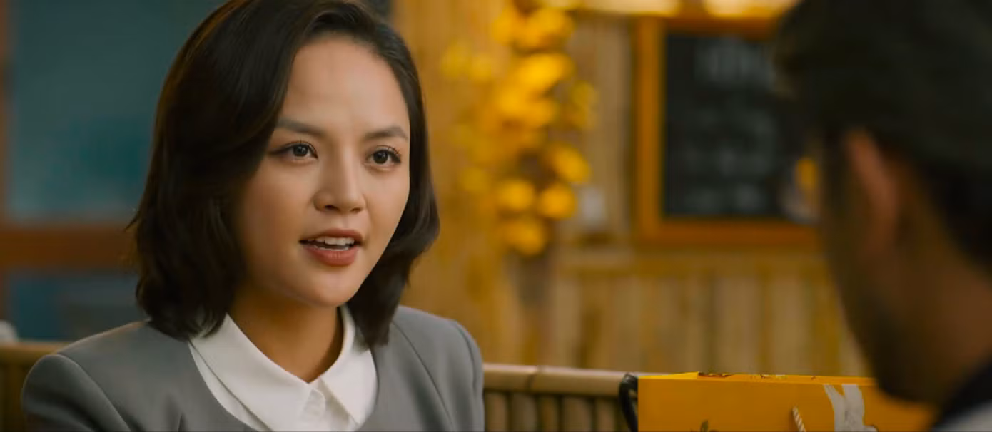 Thu Quỳnh phải cố làm mình già đi.
