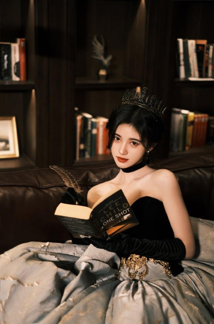 Cúc Tịnh Y nổi tiếng với danh xưng "mỹ nữ 4000 năm có một"