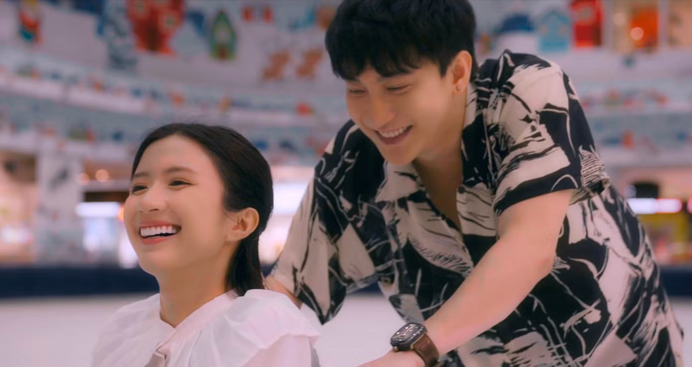 Phúc sẵn sàng làm mọi thứ để Thảo vui.