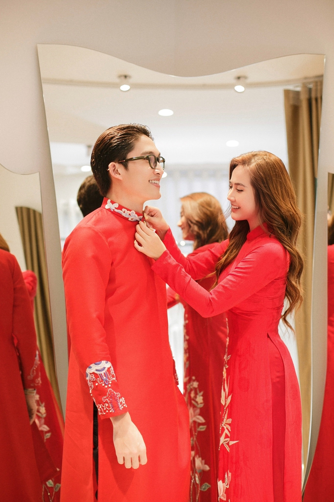 Đình Tú và Huyền Lizzie ngày càng thân thiết Đình Tú và Huyền Lizzie ngày càng thân thiết