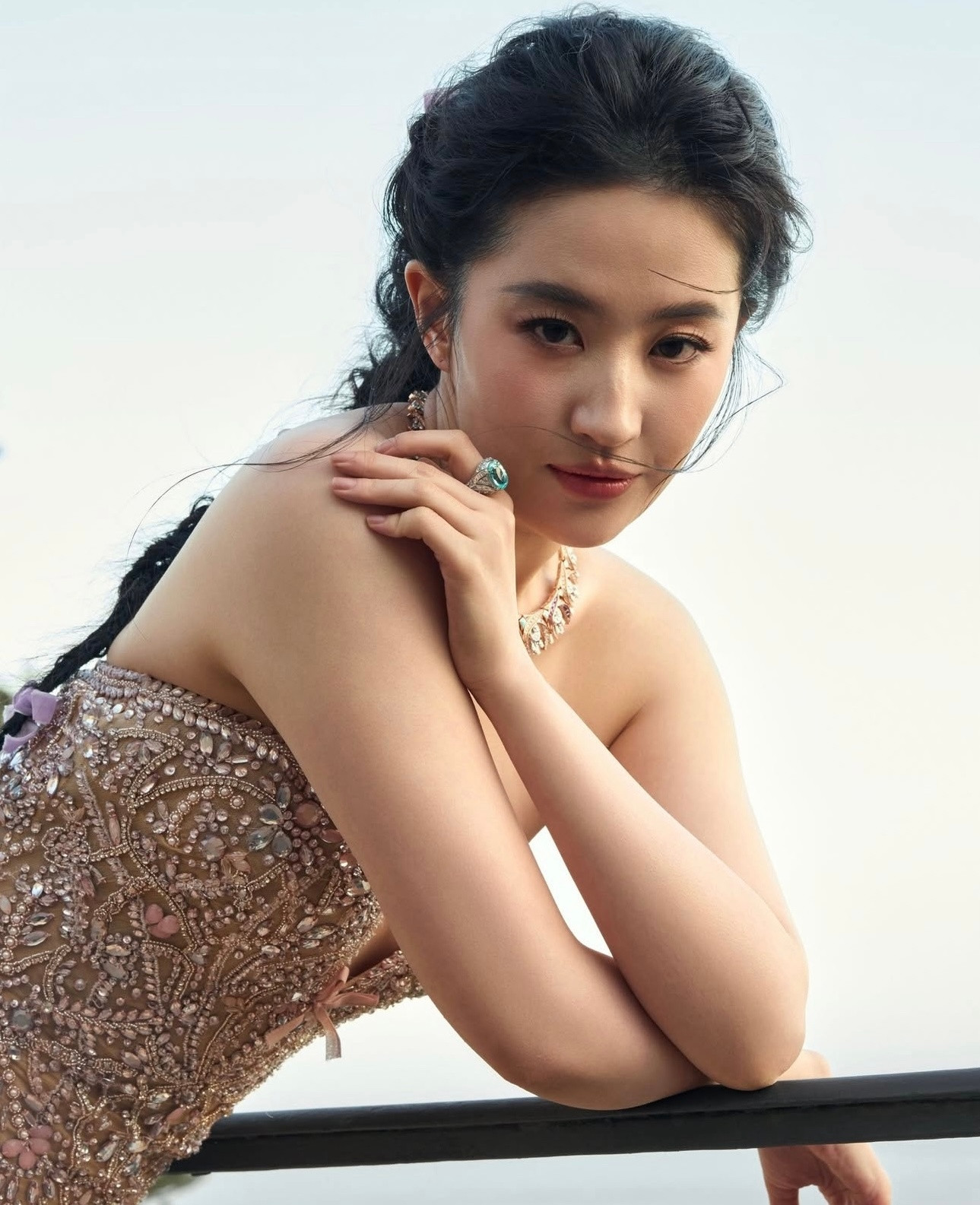 Lưu Diệc Phi đang bị netizen xứ Trung chỉ trích nặng nề. Lưu Diệc Phi đang bị netizen xứ Trung chỉ trích nặng nề.