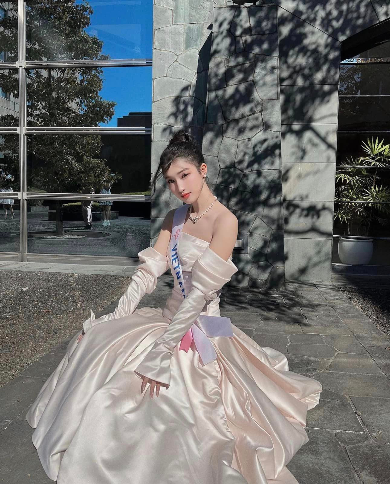 Nàng hậu đang đi du lịch Nhật Bản sau cuộc thi. Nàng hậu đang đi du lịch Nhật Bản sau cuộc thi.