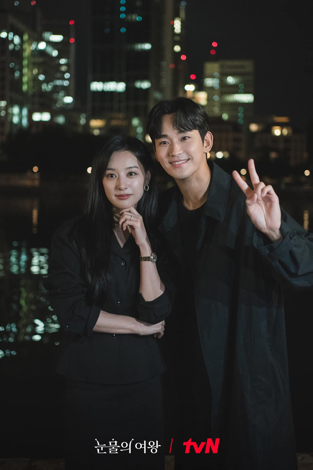 Kim Soo Hyun rất chăm đăng ảnh hậu trường. Kim Soo Hyun rất chăm đăng ảnh hậu trường.