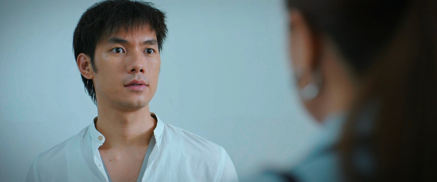 Phong cũng bàng hoàng ra mặt khi thấy Yến. Phong cũng bàng hoàng ra mặt khi thấy Yến.