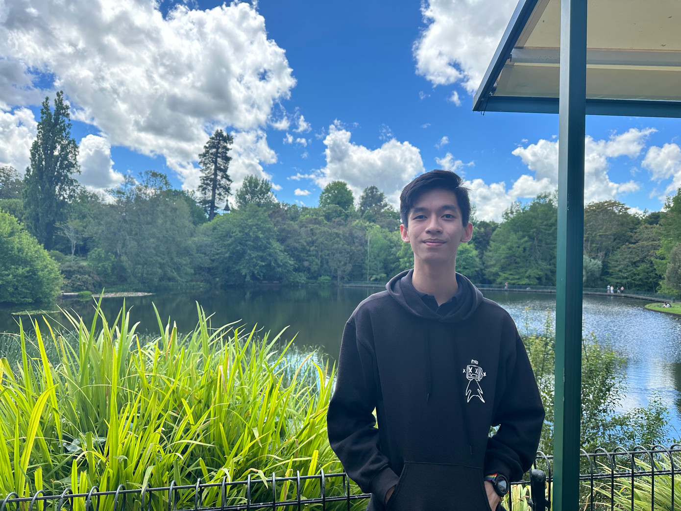 Gia Huy kể việc hòa nhập với các bạn trong vài tháng đầu tiên khá là chật vật.