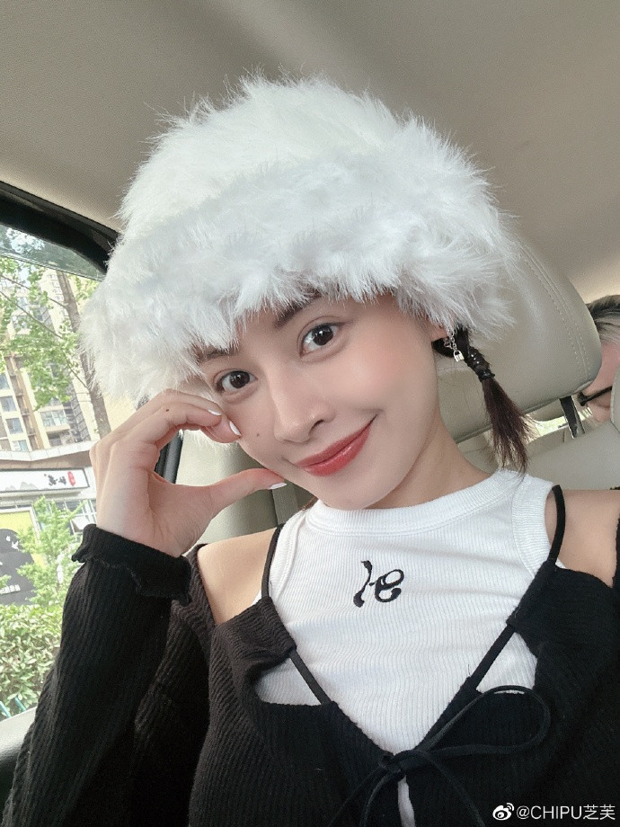 Nhiều netizen mong Chi Pu sẽ đổi sang kiểu tóc khác. Nhiều netizen mong Chi Pu sẽ đổi sang kiểu tóc khác.