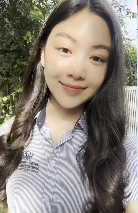 Khán giả ủng hộ Lọ Lem đi thi Hoa hậu khi đủ 18 tuổi.