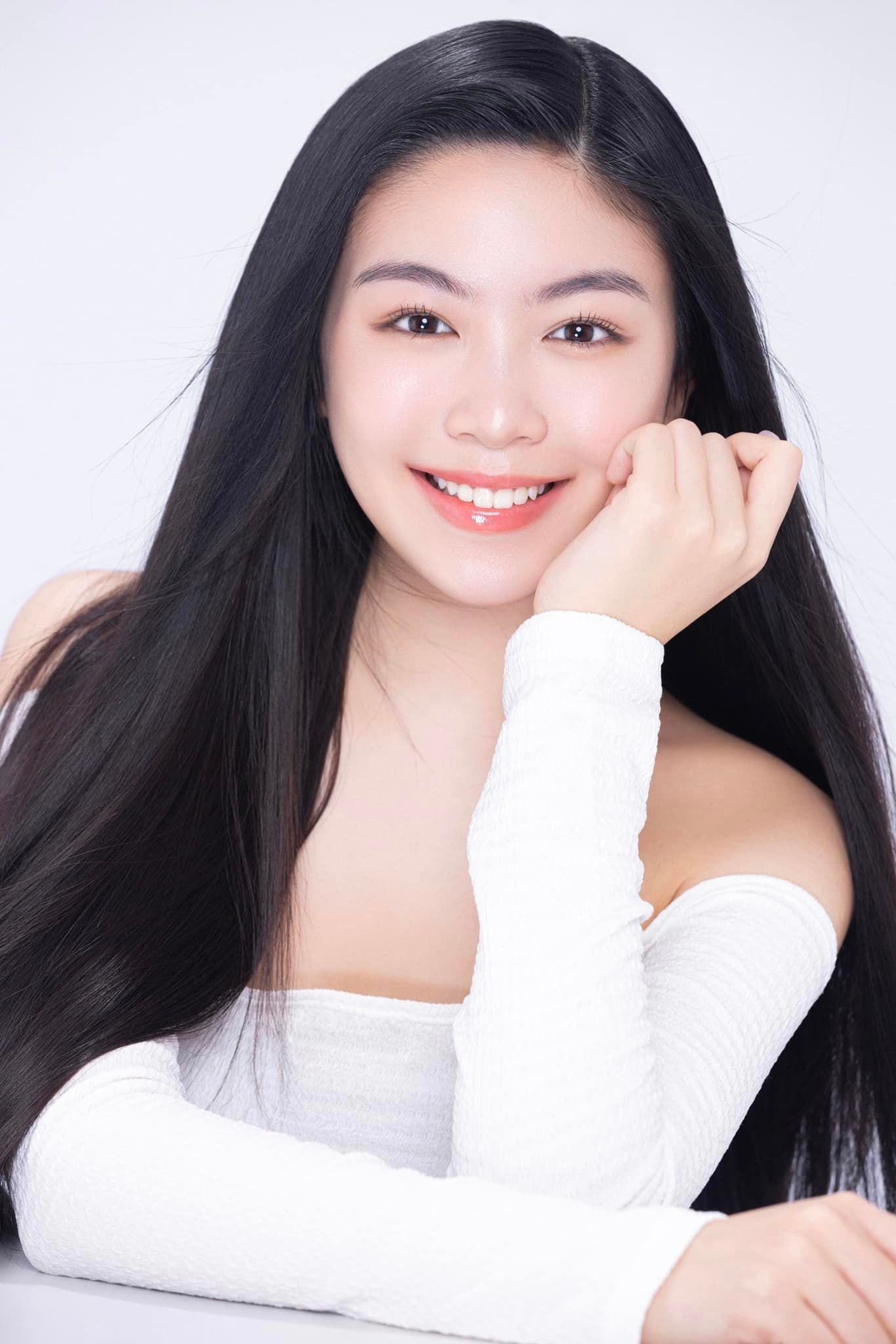 Lọ Lem ngày càng xinh đẹp.