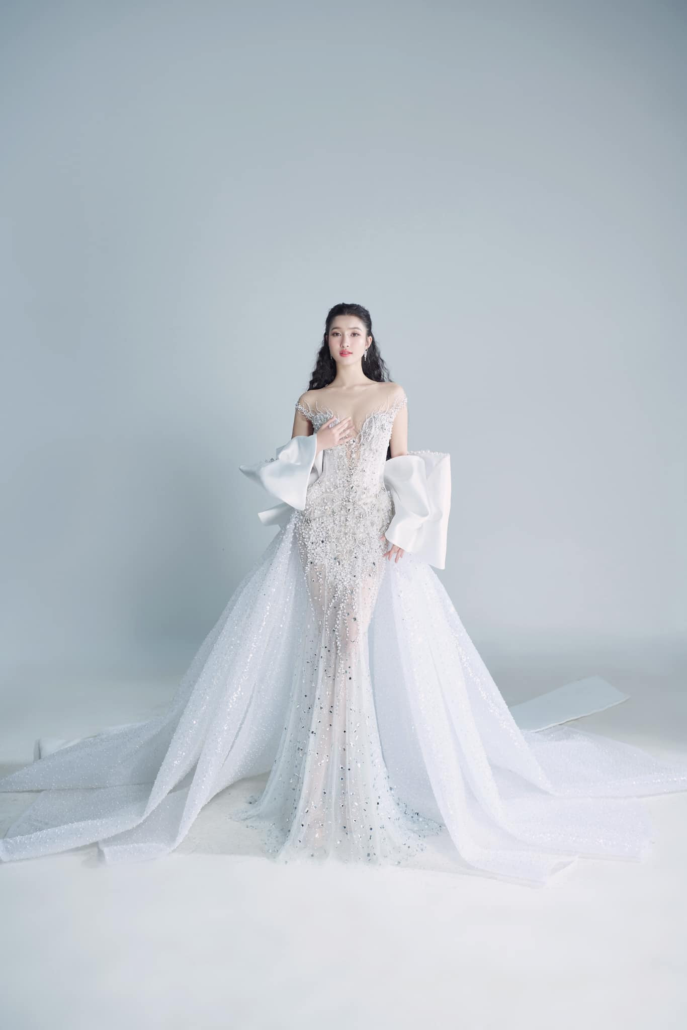 Bộ váy mà Phương Nhi sẽ trình diễn trong đêm Chung kết rất hợp với nhan sắc của cô. Bộ váy mà Phương Nhi sẽ trình diễn trong đêm Chung kết rất hợp với nhan sắc của cô.