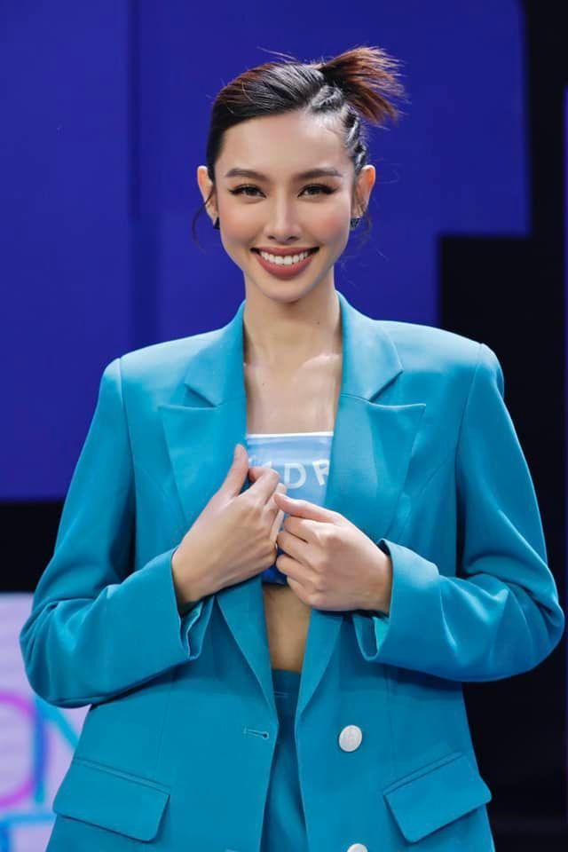 Thùy Tiên luôn thông minh, khéo léo trước những tình huống khó Thùy Tiên luôn thông minh, khéo léo trước những tình huống khó