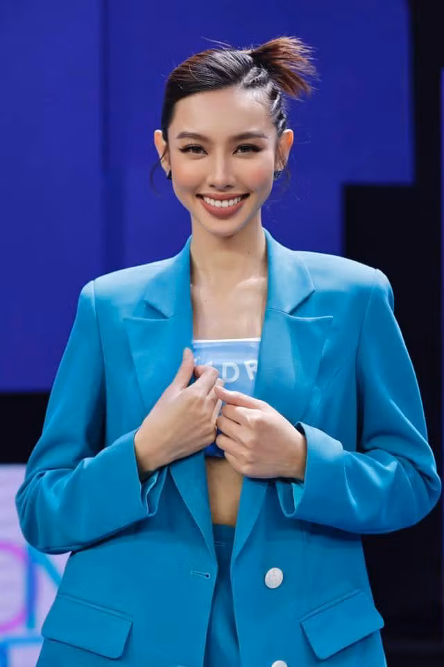 Thùy Tiên luôn thông minh, khéo léo trước những tình huống khó Thùy Tiên luôn thông minh, khéo léo trước những tình huống khó
