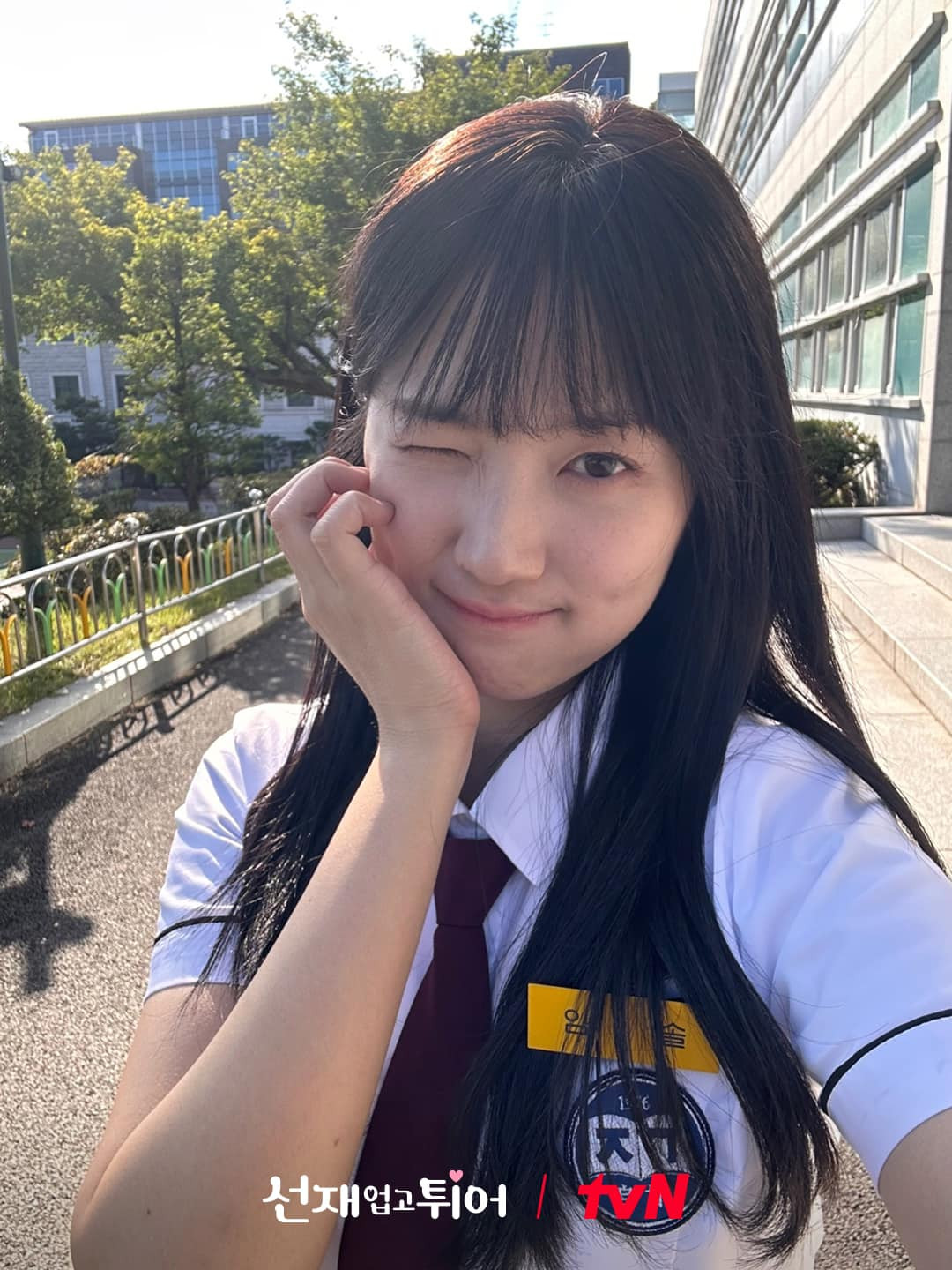 Loạt ảnh selfie siêu đáng yêu của Hye Yoon trên phim trường.