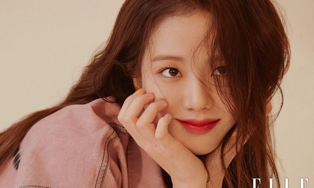 Phim mới của Jisoo vẫn gặp nhiều rắc rối.