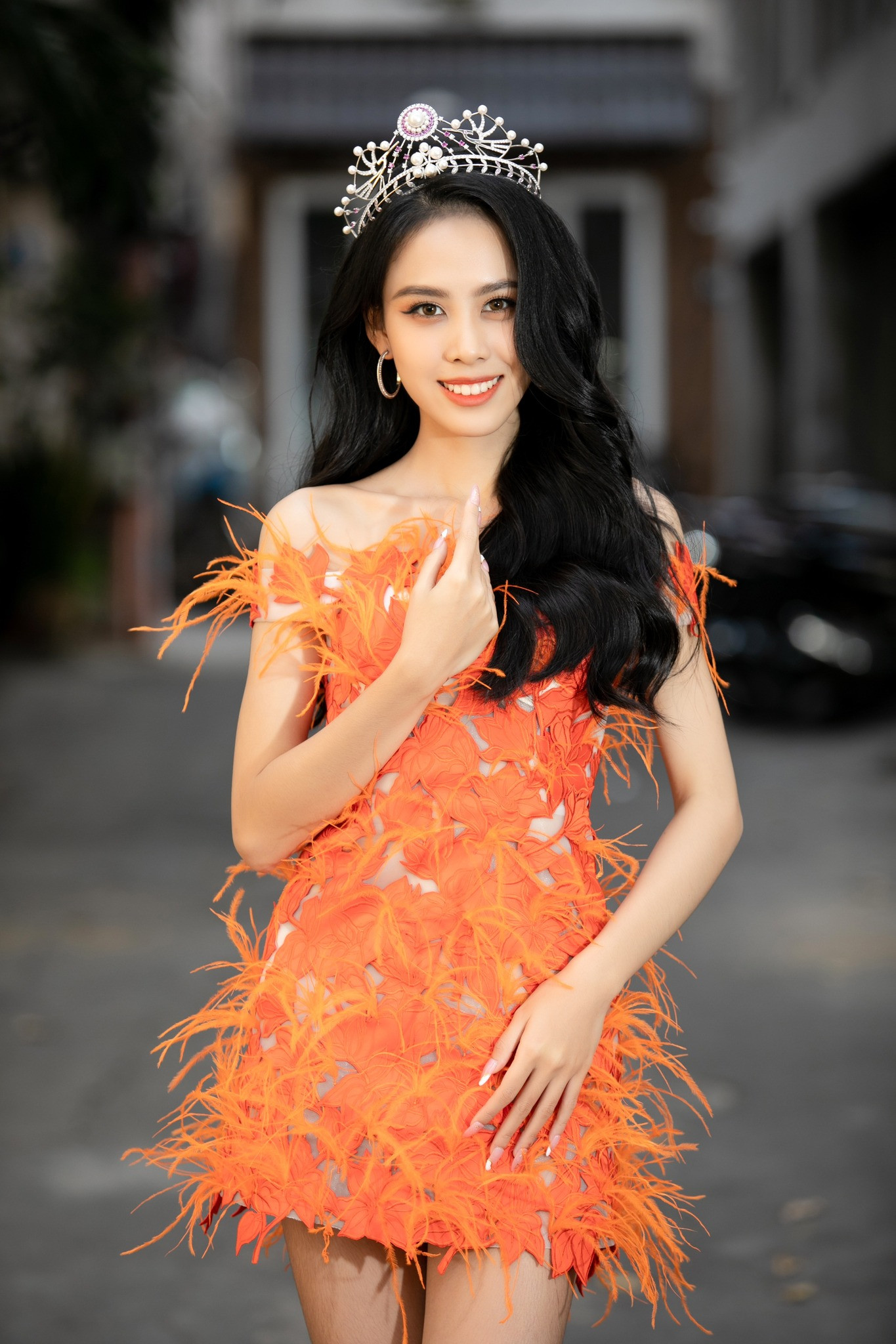 Á hậu Ngọc Hằng học tiếng Hàn vì yêu thích nhóm BTS.