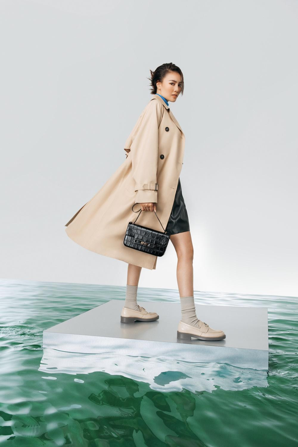 Luôn xuất hiện trước công chúng một cách chỉn chu nhất, Ninh Dương Lan Ngọc xứng đáng nhận sự đánh giá cao vì sự chuyên nghiệp của mình. Luôn xuất hiện trước công chúng một cách chỉn chu nhất, Ninh Dương Lan Ngọc xứng đáng nhận sự đánh giá cao vì sự chuyên nghiệp của mình.