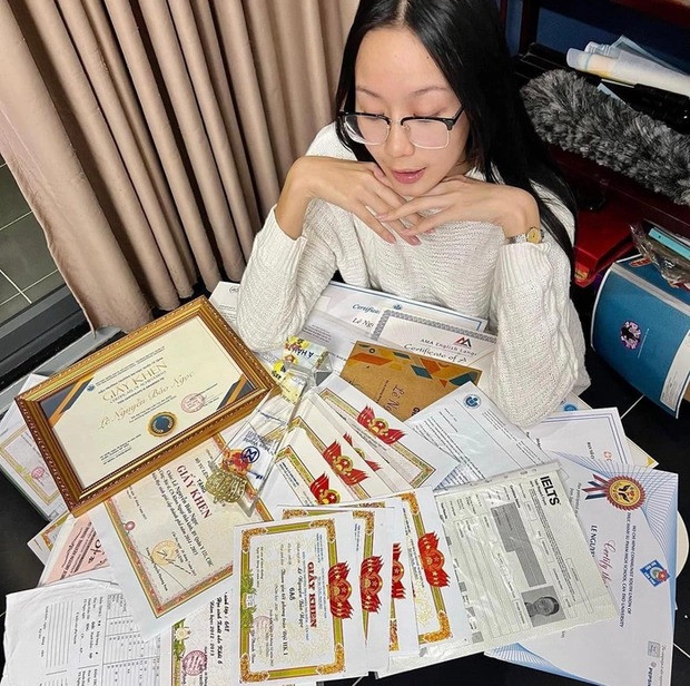 Bảo Ngọc rất tự hào với những thành tích mình đạt được. Bảo Ngọc rất tự hào với những thành tích mình đạt được.