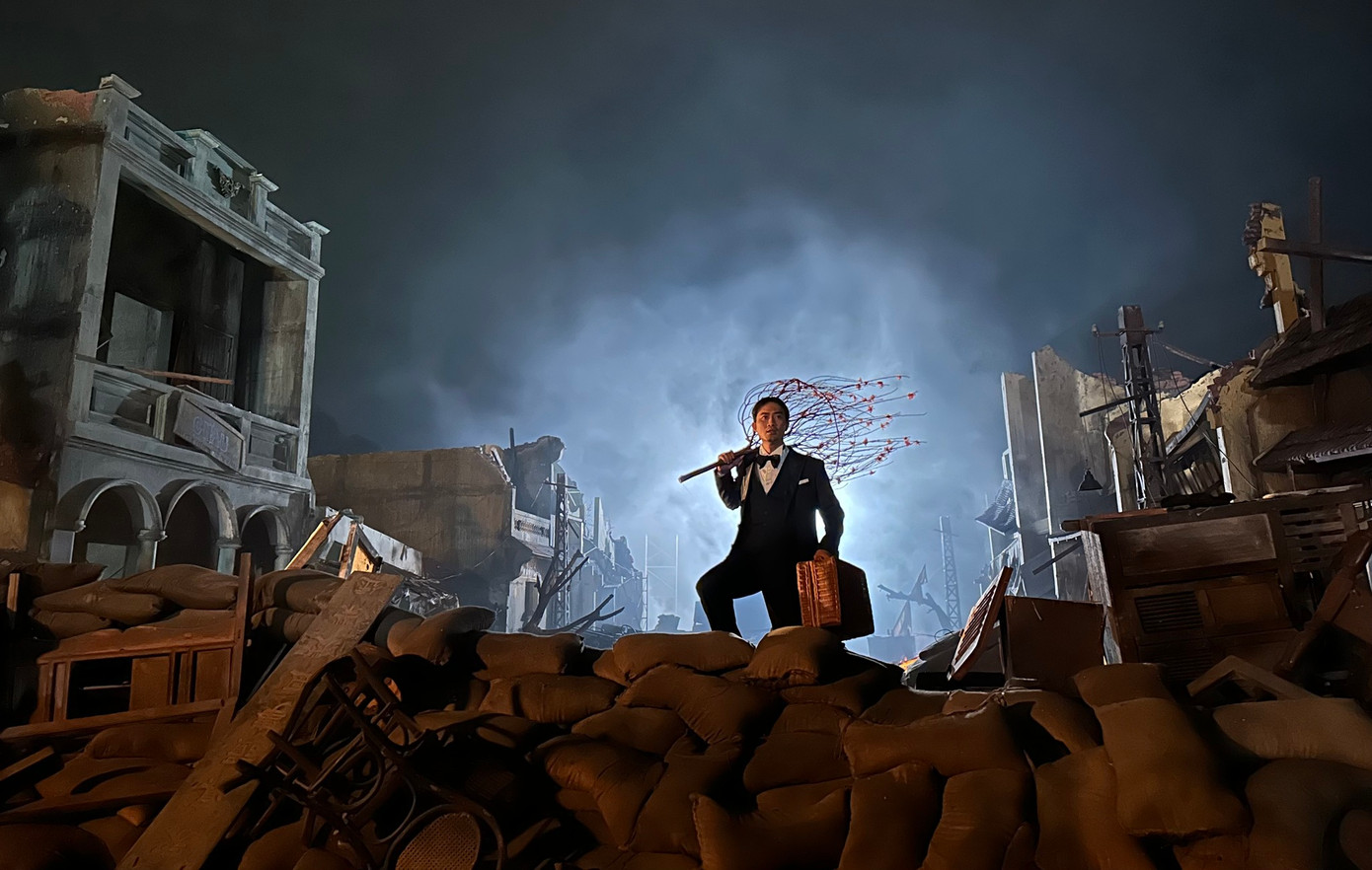 Cành đào này là một chi tiết quan trọng trong phim. Cành đào này là một chi tiết quan trọng trong phim.