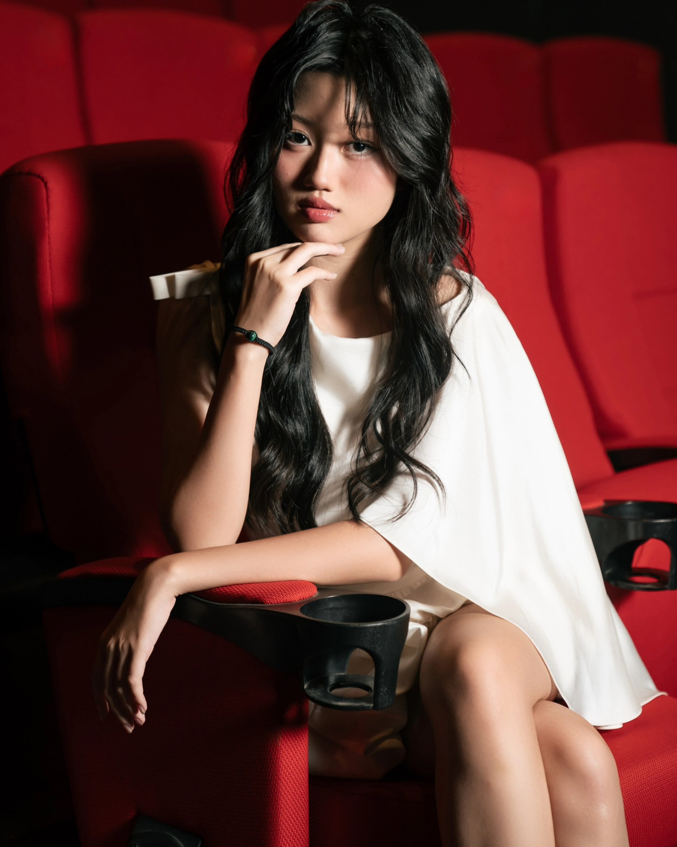 Xuất hiện trong buổi ra mắt phim nhưng Mai Cát Vi lại không được xem.