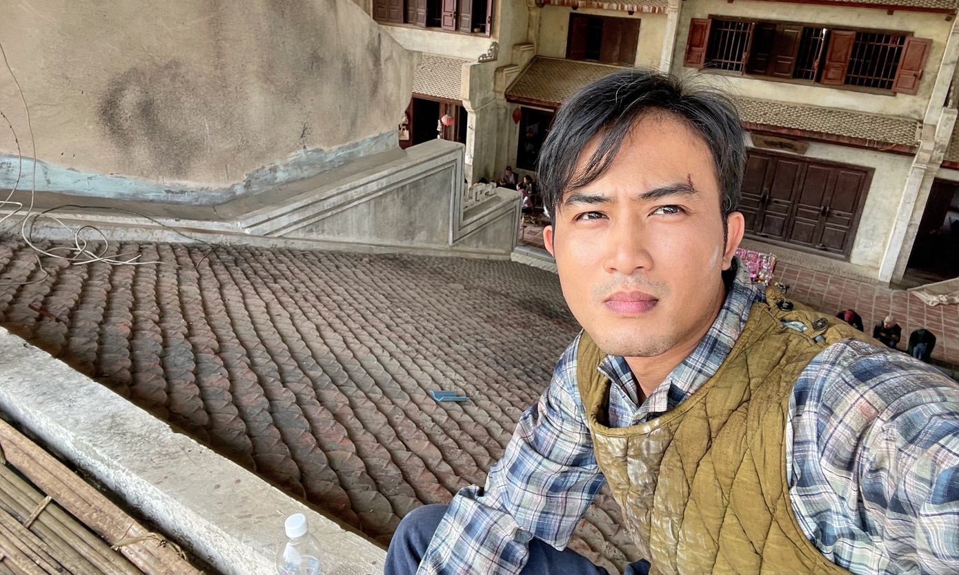 Nam diễn viên trên phim trường Đào, Phở và Piano. Nam diễn viên trên phim trường Đào, Phở và Piano.