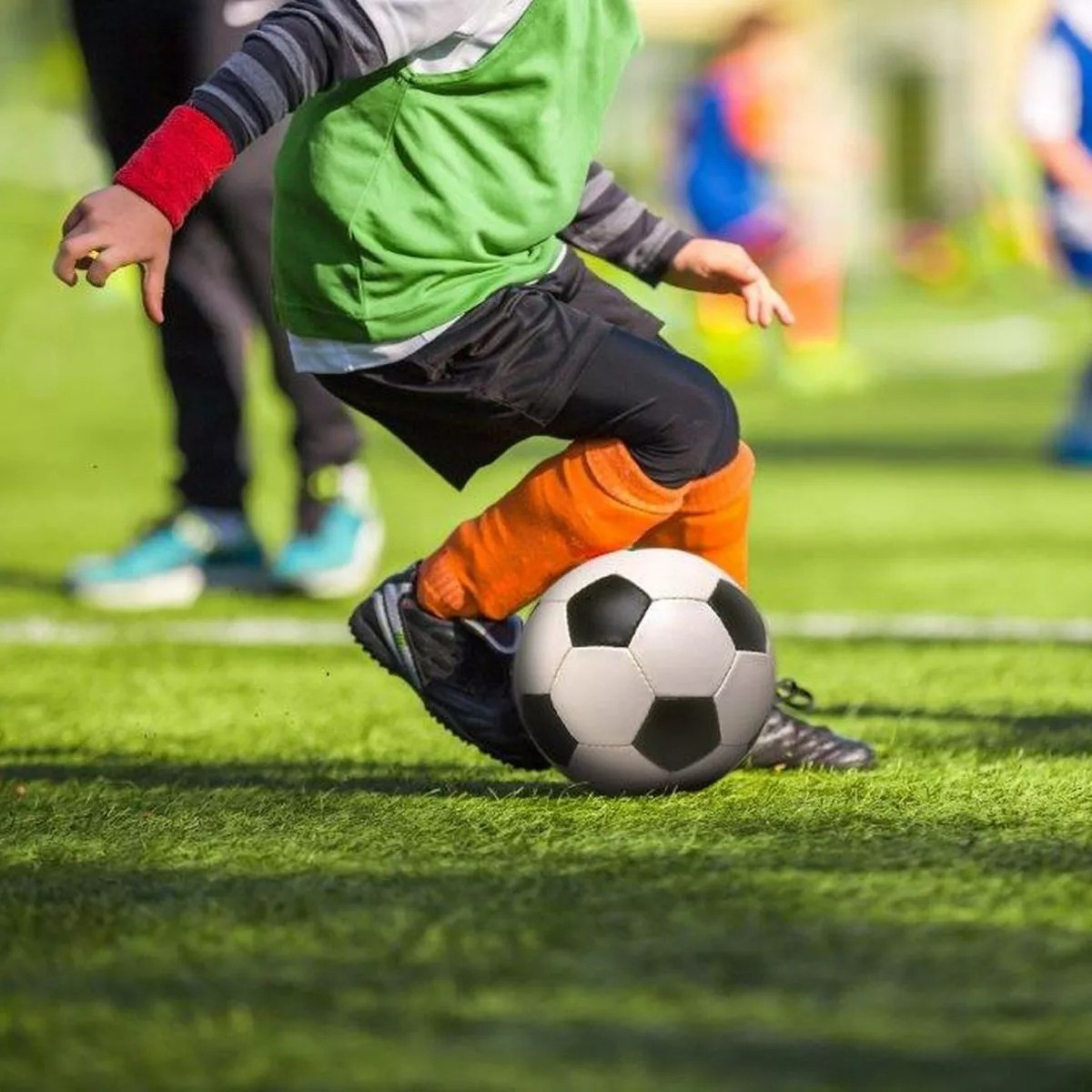 Ngoài học hành, bạn nên dành thời gian chơi thể thao nhé! Ngoài học hành, bạn nên dành thời gian chơi thể thao nhé!