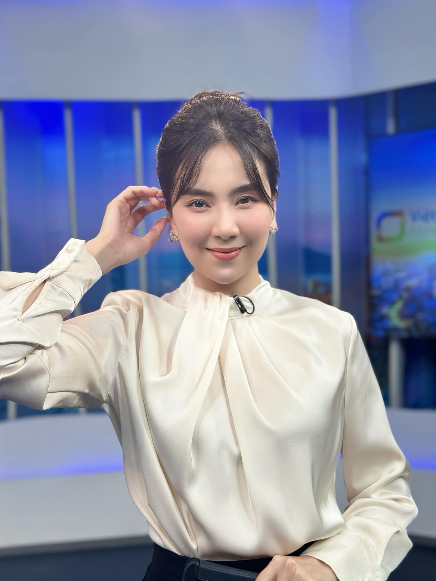 Mai Ngọc vẫn chăm chỉ đi làm sau biến cố, không để ảnh hưởng đến công việc. Mai Ngọc vẫn chăm chỉ đi làm sau biến cố, không để ảnh hưởng đến công việc.