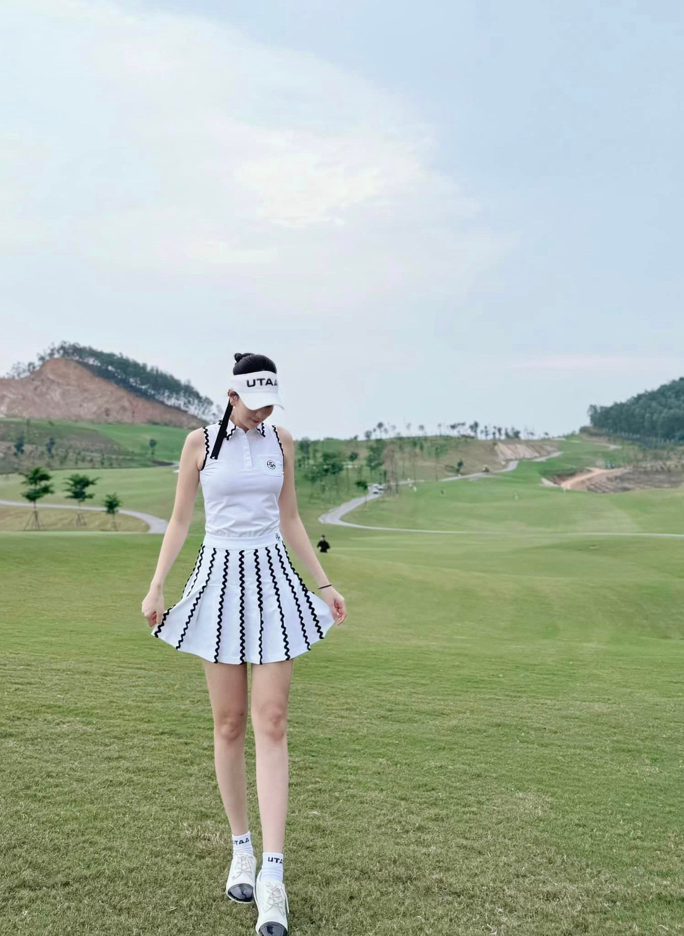 Mai Ngọc cũng dành nhiều thời gian chơi golf, môn thể thao giúp tăng sự tập trung. Mai Ngọc cũng dành nhiều thời gian chơi golf, môn thể thao giúp tăng sự tập trung.