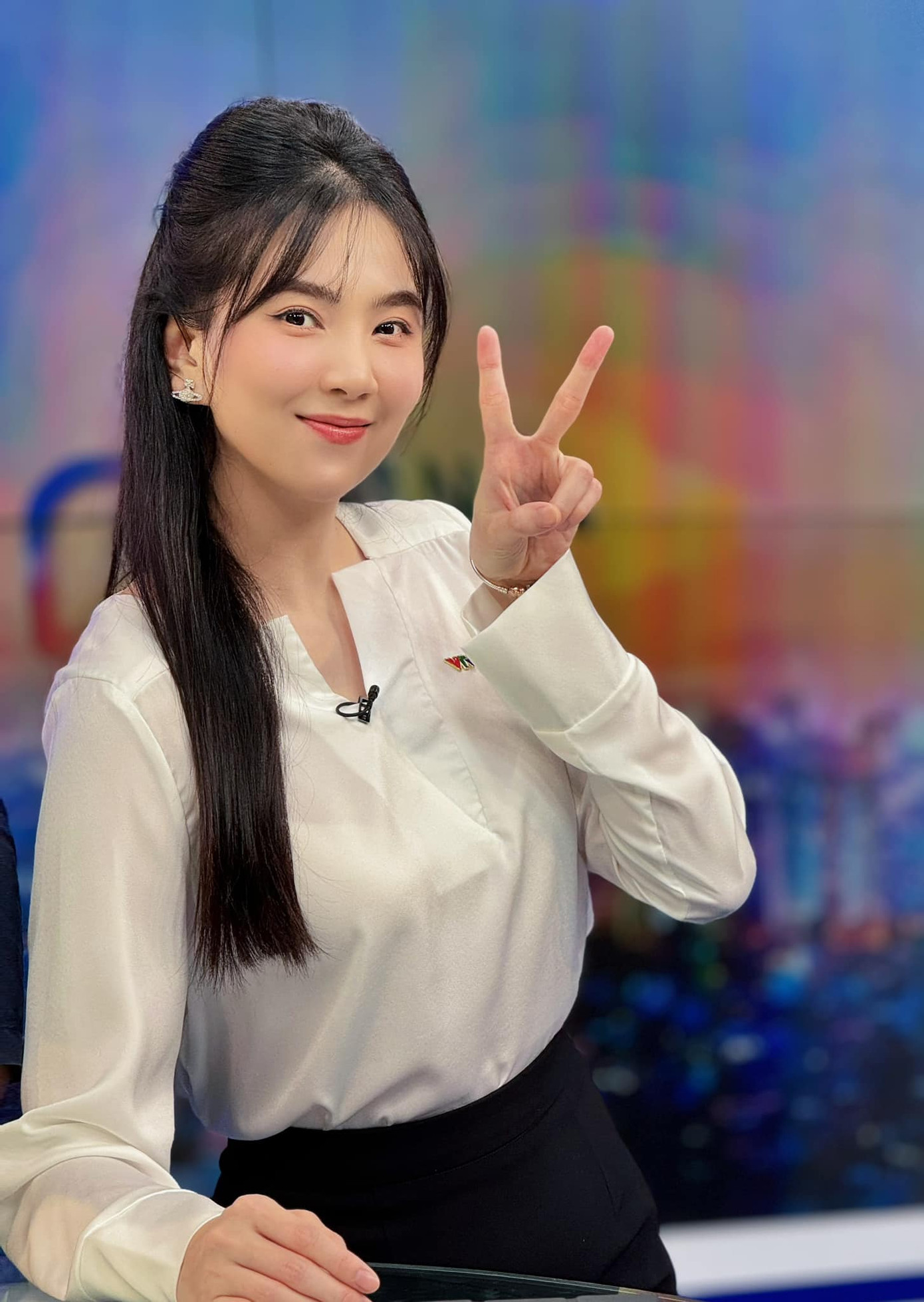 Mai Ngọc vẫn chăm chỉ đi làm sau biến cố, không để ảnh hưởng đến công việc. Mai Ngọc vẫn chăm chỉ đi làm sau biến cố, không để ảnh hưởng đến công việc.