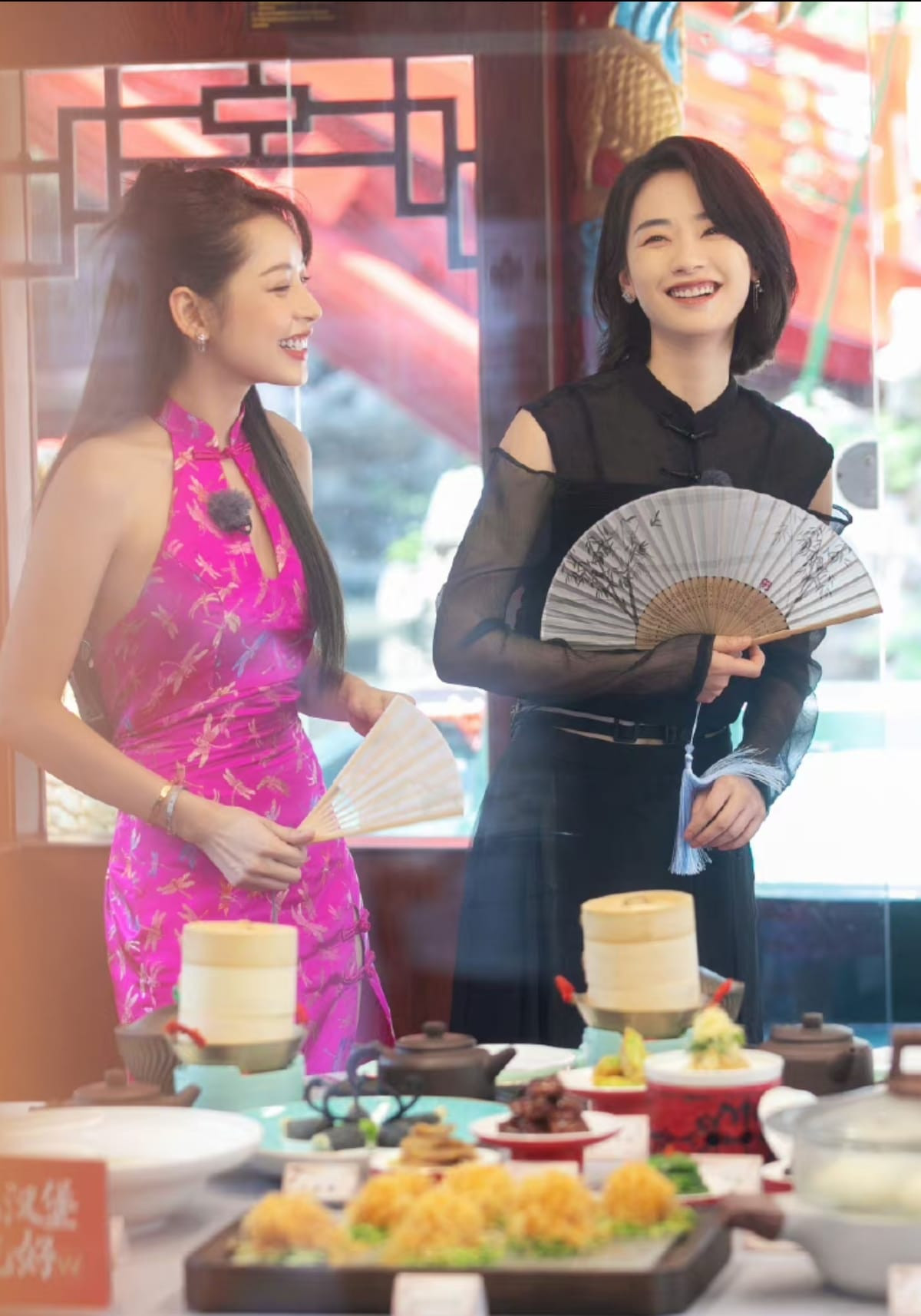 Tuy gặp khó khăn vì tiếng Trung chưa tốt nhưng Chi Pu vẫn chơi hết mình.