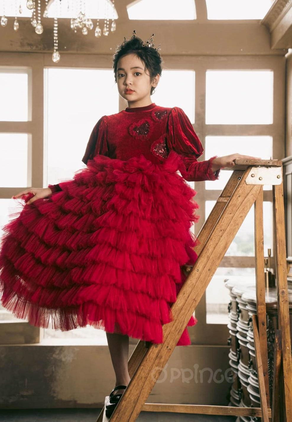 Đồ màu đỏ rất hợp để mặc Tết đấy Đồ màu đỏ rất hợp để mặc Tết đấy