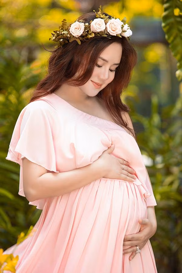 Vy Oanh vướng nhiều thị phi khi mang bầu lần 3. Vy Oanh vướng nhiều thị phi khi mang bầu lần 3.