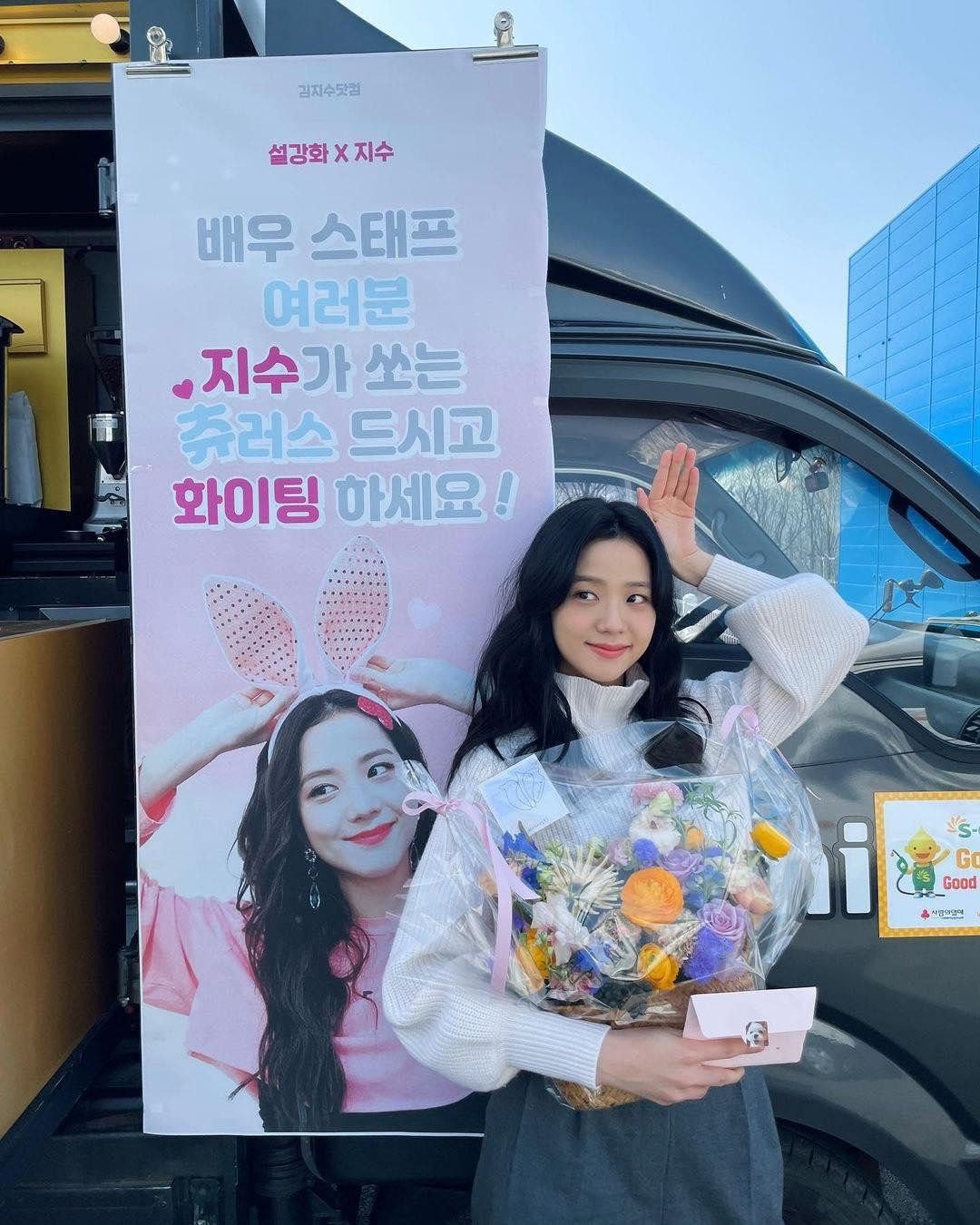 Các fan của Jisoo đang rất lo lắng cho tinh thần của cô Các fan của Jisoo đang rất lo lắng cho tinh thần của cô